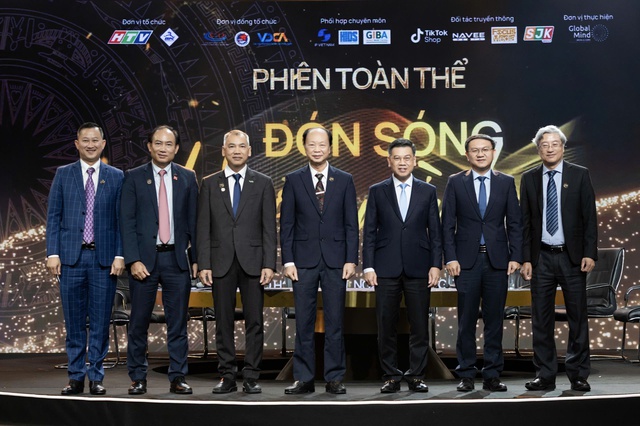 GS.TS Nguyễn Đình Thắng: “Dấn thân là khát vọng vươn mình và niềm tin chiến lược”- Ảnh 5. GS.TS Nguyễn Đình Thắng: “Dấn thân là khát vọng vươn mình và niềm tin chiến lược”- Ảnh 5.
