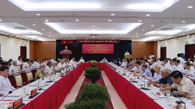 TP.HCM lấy ý kiến lãnh đạo nghỉ hưu góp ý xây dựng báo cáo chính trị - Ảnh 1.
