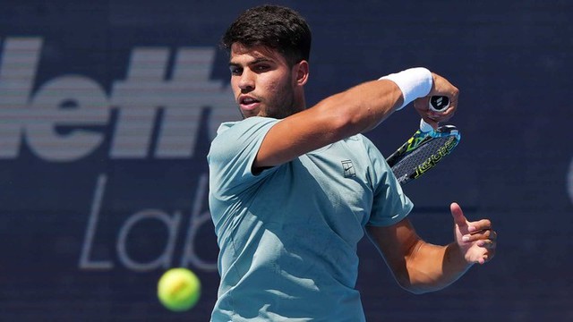 Carlos Alcaraz nhọc nhằn trong trận ra quân tại Cincinnati Open - Ảnh 1.