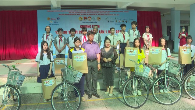 Chung tay, đồng lòng, đoàn kết vì người dân có hoàn cảnh khó khăn - Ảnh 1.