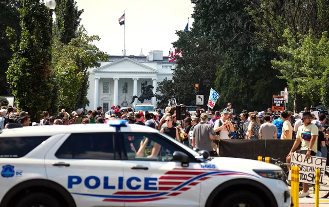 Mỹ: Ông Trump ban bố tình trạng khẩn cấp tại Washington D.C. - Ảnh 1.