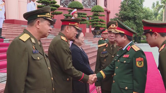 Thứ trưởng Bộ Quốc phòng Lào thăm chính thức Việt Nam, thúc đẩy hợp tác quốc phòng song phương - Ảnh 2.