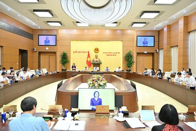 Đề xuất hiệu trưởng được cấp bằng tốt nghiệp THPT, bỏ bằng tốt nghiệp THCS - Ảnh 2.