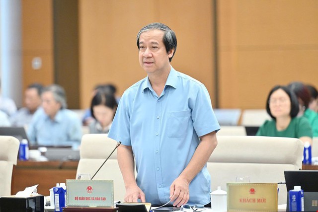 Đề xuất hiệu trưởng được cấp bằng tốt nghiệp THPT, bỏ bằng tốt nghiệp THCS - Ảnh 1.