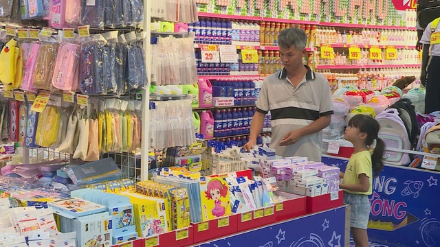 Rộn ràng không khí mua sắm trước thềm năm học mới - Ảnh 4.