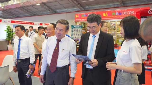Khai mạc Triển lãm Quốc tế Vietbuild 2025 lần 2 tại TP.HCM- Ảnh 2.