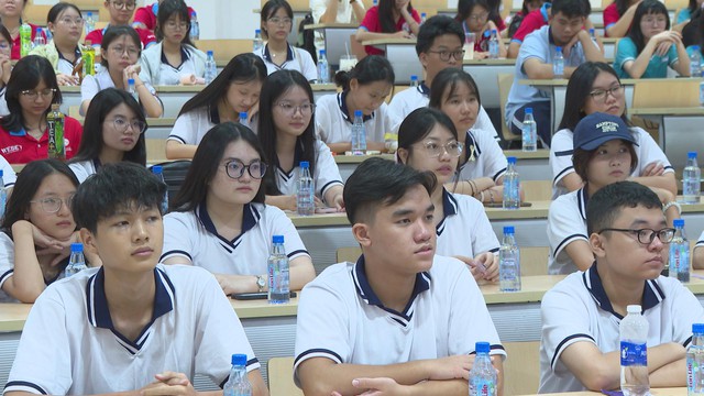 Bài giảng đại chúng “Kết nối hạ tầng xây dựng thông minh: Từ ý tưởng đến thực tế” - Ảnh 2.