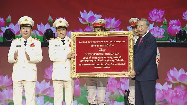 Lễ kỷ niệm 80 năm Ngày truyền thống Công an Nhân dân - Ảnh 6.