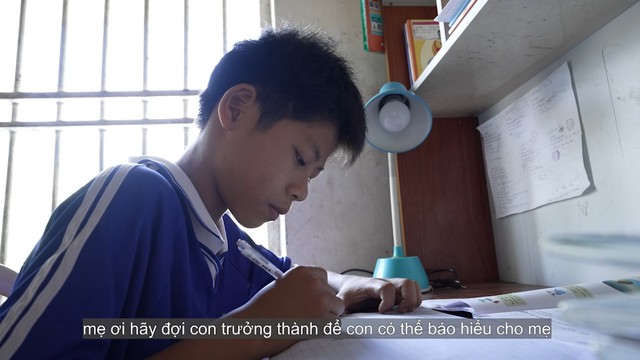 Thi Văn Nam - Cậu bé mồ côi cha, làm "đôi mắt" cho người mẹ khiếm thị - Ảnh 5.