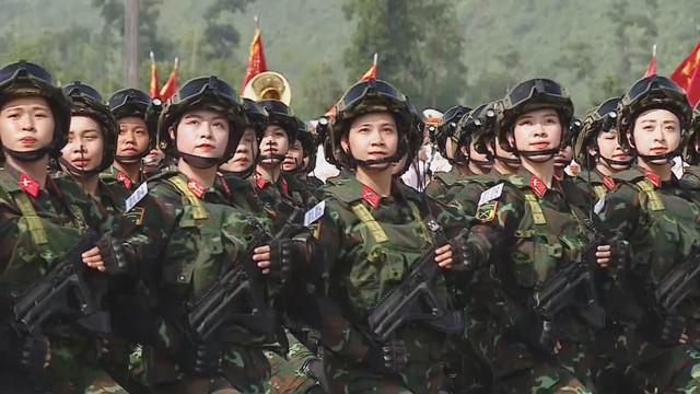 Khối nữ chiến sĩ biệt động: những “bông hồng thép” rèn quân trên thao trường a80 - Ảnh 1.
