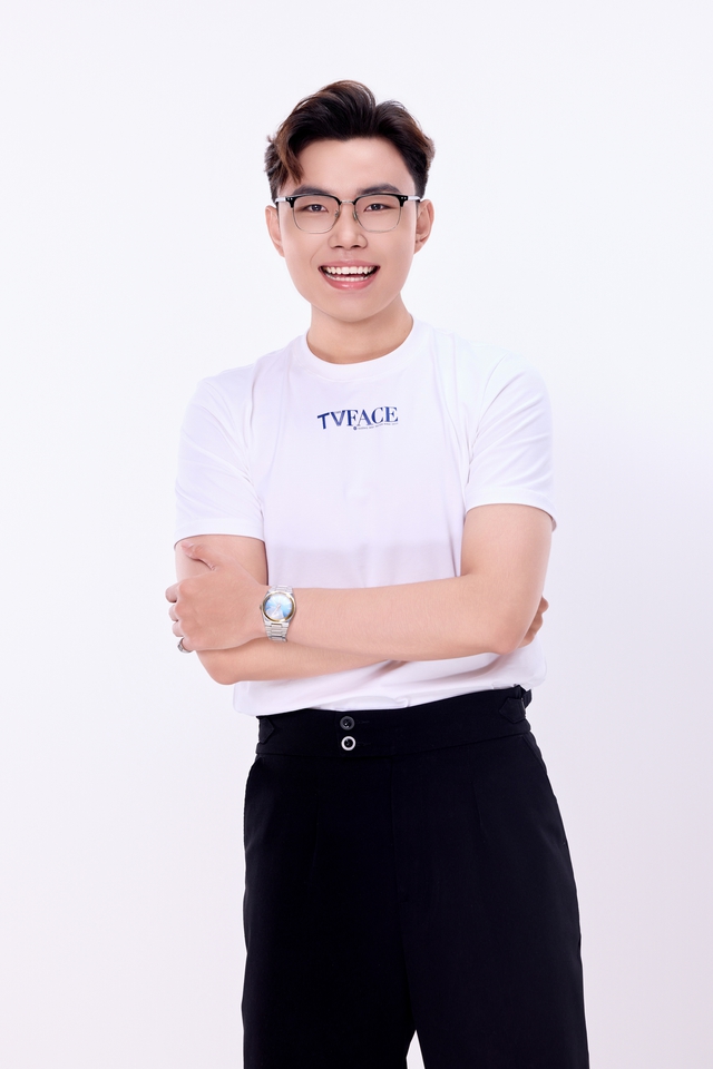 CHÀNG TRAI 1M85 ẤN TƯỢNG TRÊN THẢM ĐỎ MISS WORLD VIETNAM 2025 - Ảnh 5.