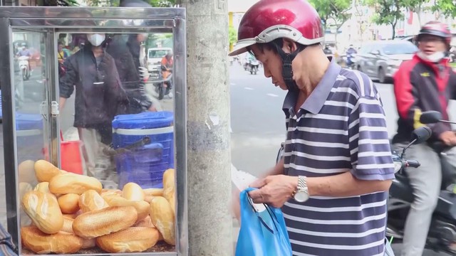 Người phụ nữ lan tỏa yêu thương giữa lòng TP.HCM bằng những việc làm giản dị - Ảnh 1.