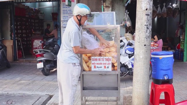 Người phụ nữ lan tỏa yêu thương giữa lòng TP.HCM bằng những việc làm giản dị - Ảnh 3.