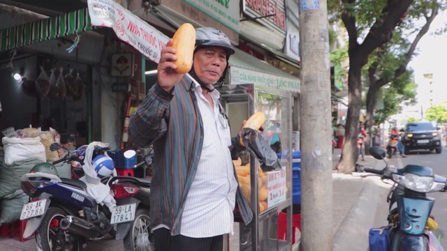 Người phụ nữ lan tỏa yêu thương giữa lòng TP.HCM bằng những việc làm giản dị - Ảnh 4.