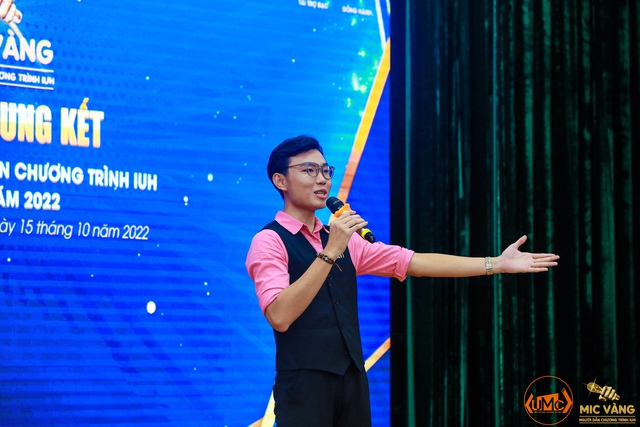 CHÀNG TRAI 1M85 ẤN TƯỢNG TRÊN THẢM ĐỎ MISS WORLD VIETNAM 2025 - Ảnh 2.
