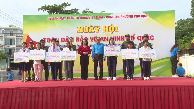 Ngày hội Toàn dân bảo vệ an ninh Tổ quốc tại phường Phú Định: Phát huy nhiều mô hình sáng tạo, thiết thực - Ảnh 4.