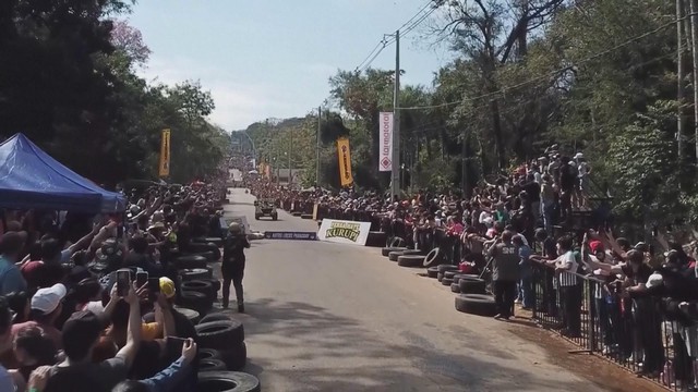 Cuộc thi đua xe tự chế ở Paraguay - Ảnh 2.