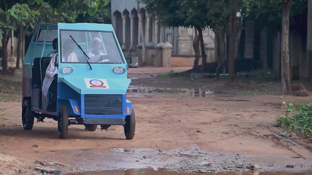 Nigeria: Nhiên liệu tăng giá, học sinh chế tạo xe điện - Ảnh 1.