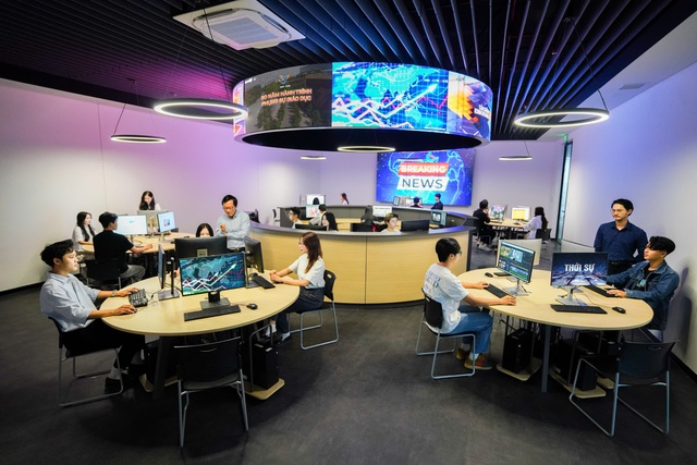 Trường Đại học Văn Lang được vinh danh Môi trường làm việc tốt nhất châu Á năm 2025 - Ảnh 2.