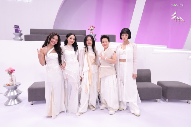 Mong chờ sự bùng nổ của các "em xinh" ở live stage 4- Ảnh 2. Mong chờ sự bùng nổ của các "em xinh" ở live stage 4- Ảnh 2.