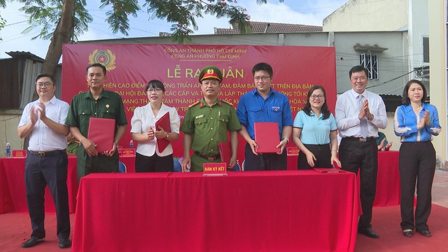 Phường Phú Định ra quân cao điểm trấn áp tội phạm  - Ảnh 1.
