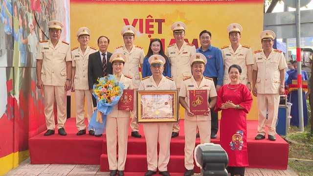 Tự hào mùa thu cách mạng: Hoạt động văn hóa – nghệ thuật gắn kết truyền thống và hiện đại - Ảnh 4.