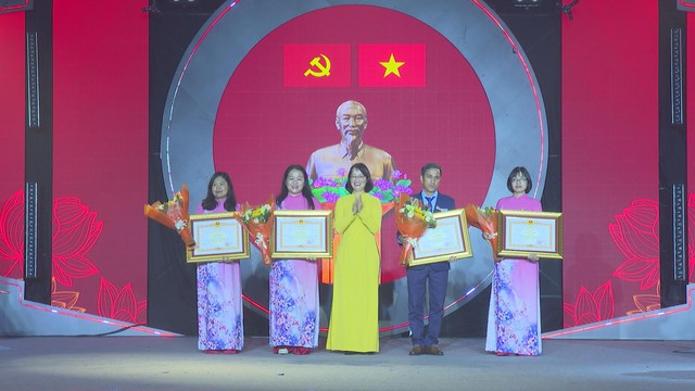 Báo Tuổi Trẻ 50 năm - hành trình nử thế kỷ phát huy bản sắc " Đỏ - Trẻ - Sài gòn" - Ảnh 3.