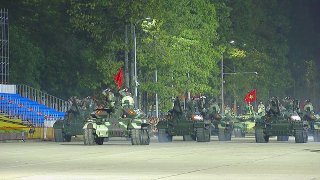 Lần đầu tiên tổng hợp luyện diễu binh, diễu hành tại Quảng trường Ba Đình - Ảnh 3.