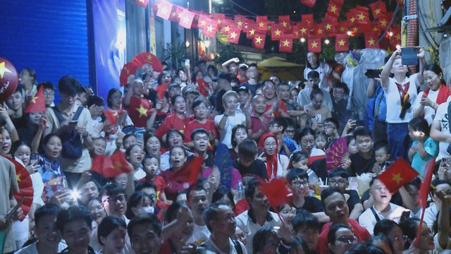 Người dân Thủ đô ấn tượng về buổi lễ tổng hợp luyện diễu binh, diễu hành A80 - Ảnh 2.
