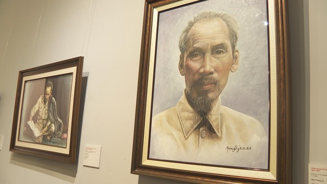 Khai mạc trưng bày chuyên đề "Hồ Chí Minh - chân dung một con người" - Ảnh 2.