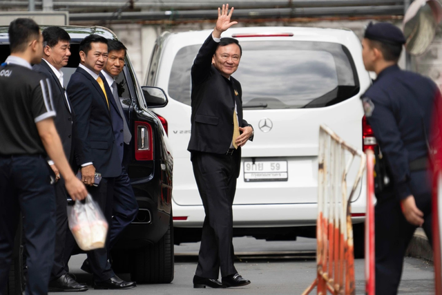 Thái Lan: Cựu Thủ tướng Shinawatra được tuyên trắng án về cáo buộc phỉ báng hoàng gia - Ảnh 2.
