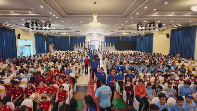 "Vòng tay yêu thương" - Chắp cánh ước mơ cho 3.000 trẻ em khó khăn tại TP.HCM - Ảnh 2.