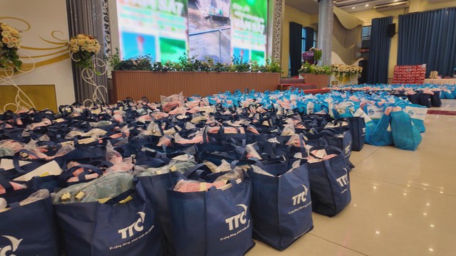 "Vòng tay yêu thương" - Chắp cánh ước mơ cho 3.000 trẻ em khó khăn tại TP.HCM - Ảnh 1.
