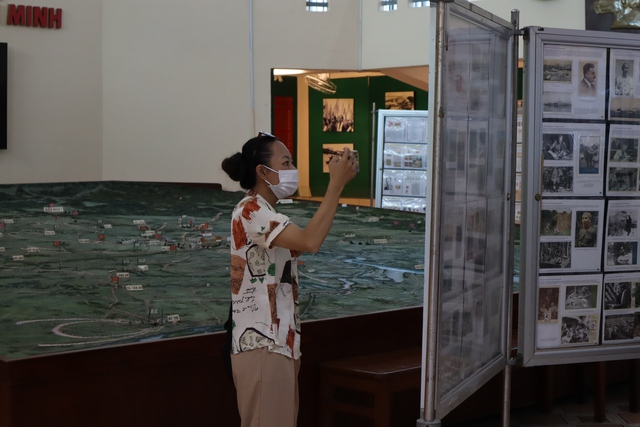 Trưng bày tem Nam Bộ 2025”: "80 năm Vinh quang Việt Nam qua tem bưu chính" - Ảnh 4.