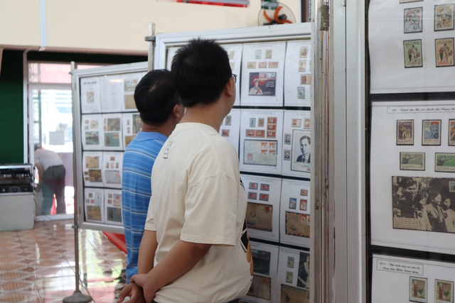 Trưng bày tem Nam Bộ 2025”: "80 năm Vinh quang Việt Nam qua tem bưu chính" - Ảnh 5.