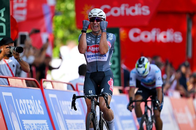 Jasper Philipsen thắng chặng 1 - La Vuelta Tây Ban Nha - Ảnh 1.