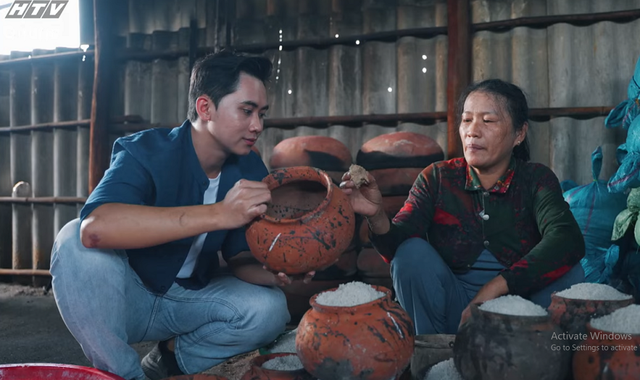 Nghề làm muối hầm ở làng Chí Công - Ảnh 1.