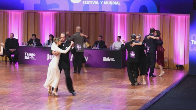 Vũ điệu Tango khuấy động thủ đô Buenos Aires của Argentina - Ảnh 2.