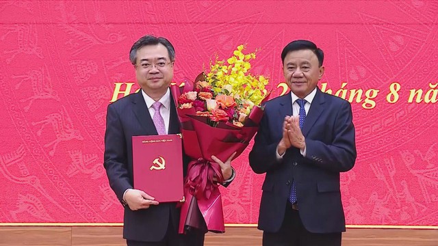 Hội nghị triển khai Quyết định của Bộ chính trị về công tác cán bộ - Ảnh 3.