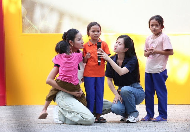 "Mái ấm gia đình Việt" trao hơn 2 tỉ đồng khi ghi hình tại Thanh Hóa - Ảnh 2.