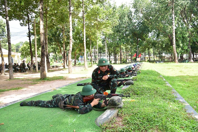 Trường Quân sự Quân khu 7: Nơi hun đúc thể chất, tinh thần người chiến sĩ - Ảnh 1.