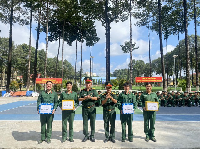 Trường Quân sự Quân khu 7: Nơi hun đúc thể chất, tinh thần người chiến sĩ - Ảnh 3.