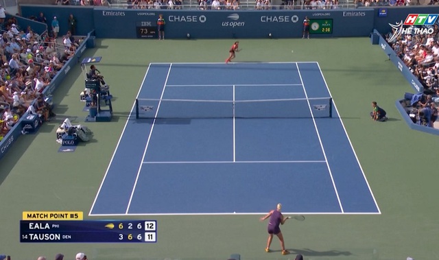 Alexandra Eala trở thành tay vợt nữ người Philippines đầu tiên thắng trận đơn ở giải Grand Slam - Ảnh 1.