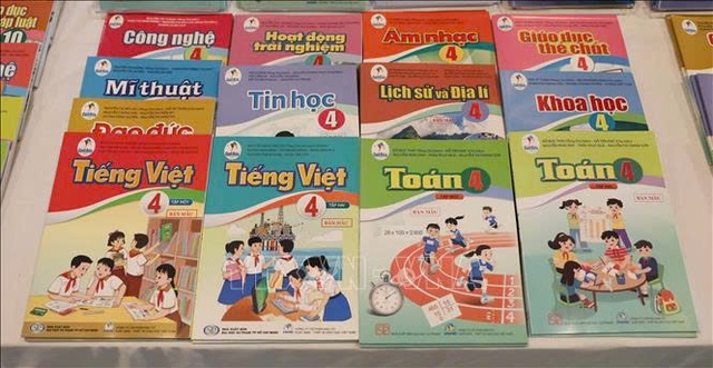Bộ Chính trị yêu cầu cung cấp một bộ sách giáo khoa thống nhất toàn quốc - Ảnh 1.