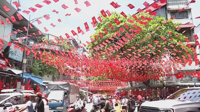 Tinh thần yêu nước lan tỏa qua từng sản phẩm tại Thủ đô - Ảnh 1.