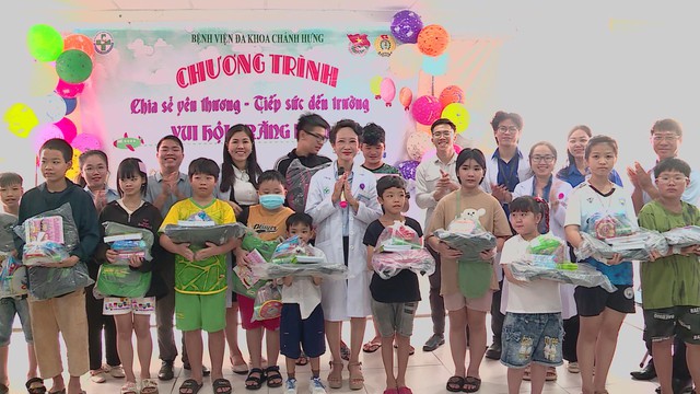 Mang Trung thu ấm áp đến bệnh nhi tại Bệnh viện Đa khoa Chánh Hưng - Ảnh 1.