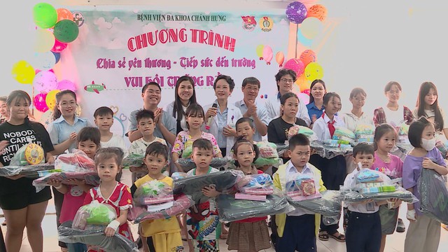 Mang Trung thu ấm áp đến bệnh nhi tại Bệnh viện Đa khoa Chánh Hưng - Ảnh 2.