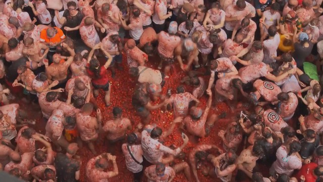 Khai mạc La Tomatina - lễ hội ném cà chua ở Bunol, Tây Ban Nha - Ảnh 4.