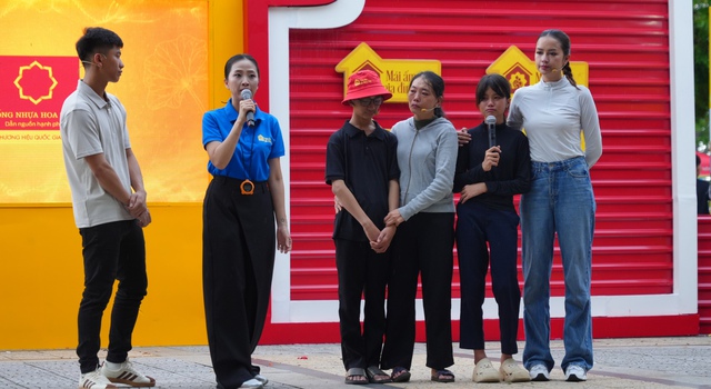 Hoa hậu Ngọc Châu và cầu thủ Phan Văn Đức có mặt trong "Mái ấm gia đình Việt" - Ảnh 2.