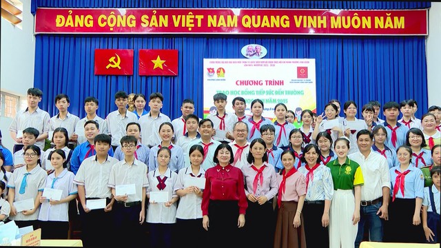 Phường Linh Xuân gặp gỡ tổng phụ trách Đội, bí thư chi đoàn trường học và thiếu nhi vượt khó học tốt - Ảnh 2.